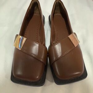 Chic Brown Women's Loafers with Gold Accent